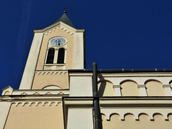Cost of Church Gutter Installation in Humble