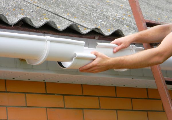 Cost of Gutter Hanging in Humble